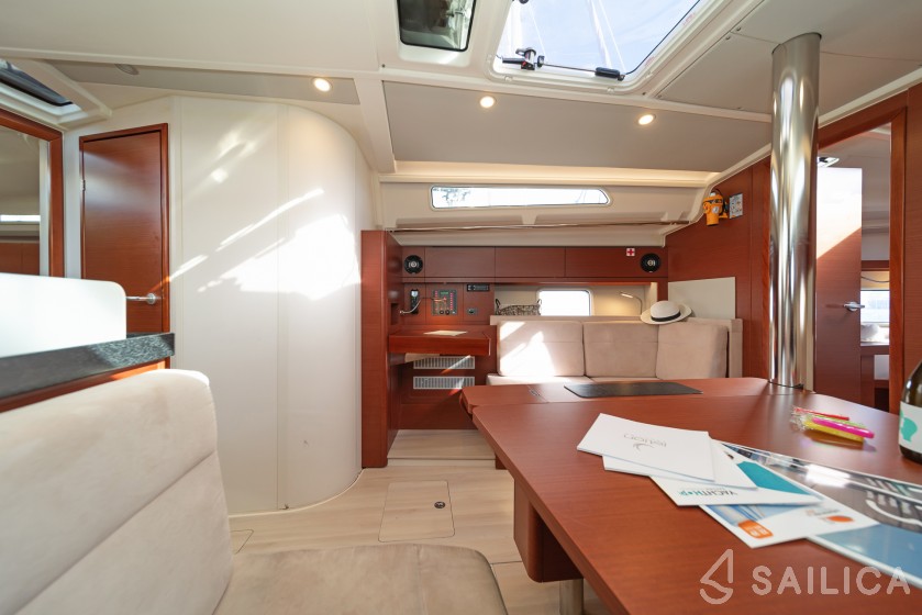 Hanse 418 - Yacht Charter Sailica