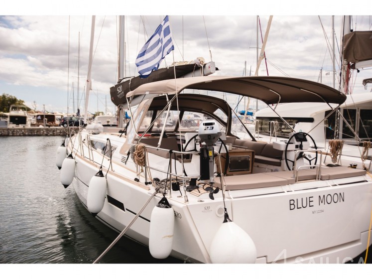 Dufour 520 GL - Yacht Charter Sailica