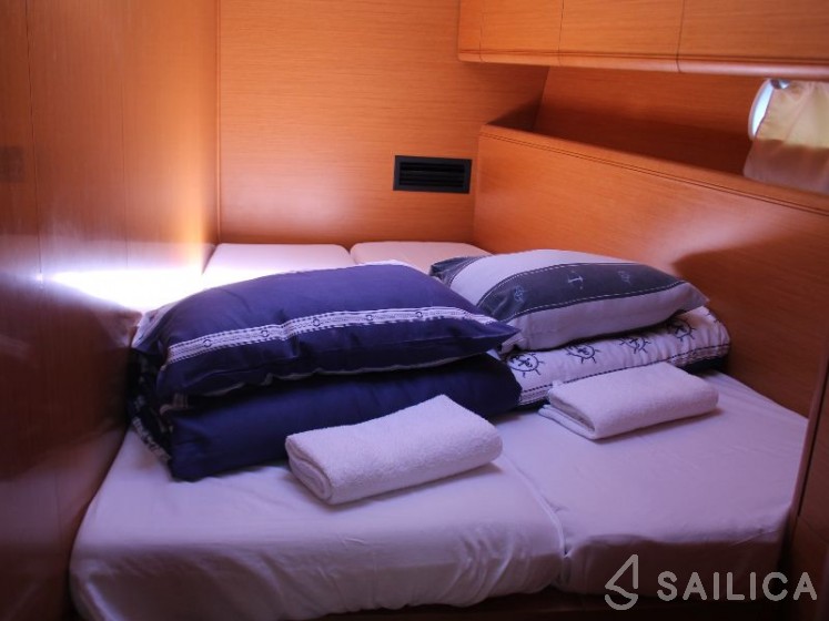 Jeanneau 53 - Yacht Charter Sailica