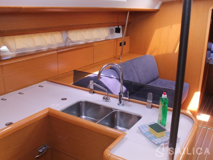 Jeanneau 53 - Yacht Charter Sailica