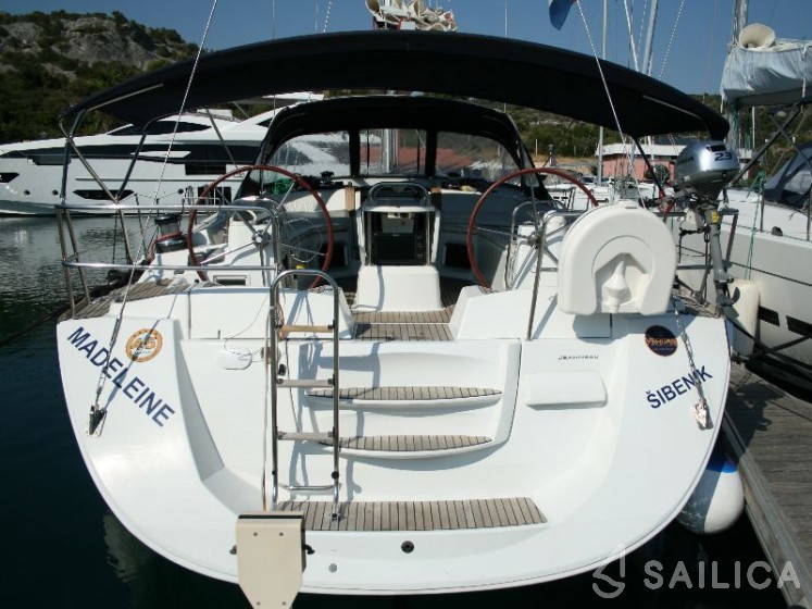 Jeanneau 53 - Yacht Charter Sailica