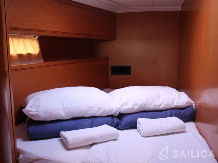 Jeanneau 53 - Yacht Charter Sailica