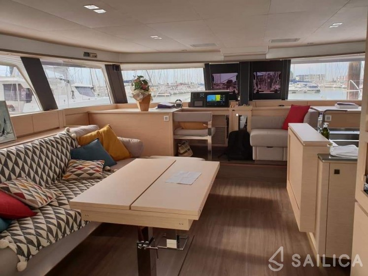 Samana 59 - Yacht Charter Sailica