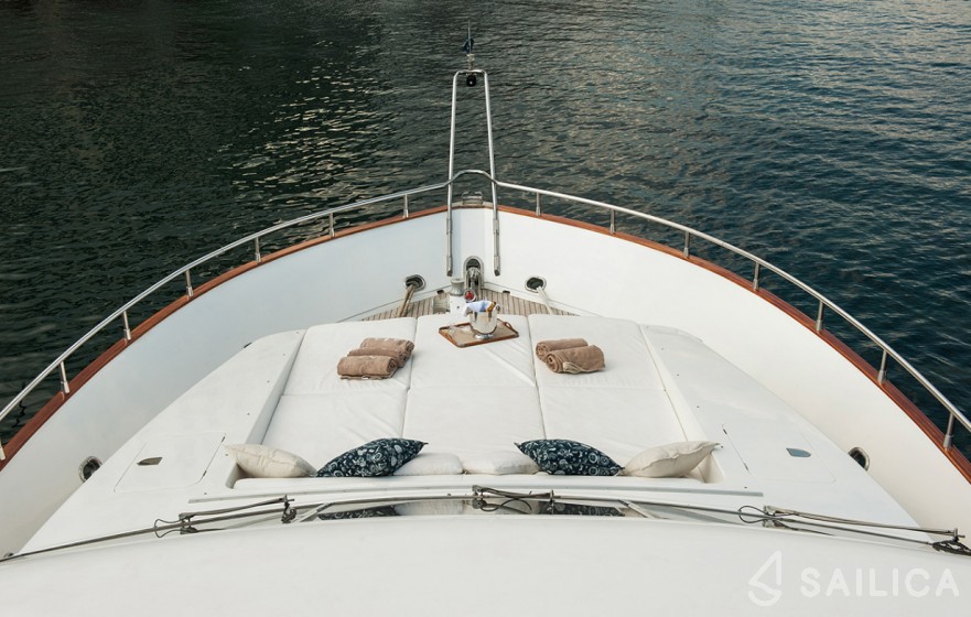 Canados 72 - Yacht Charter Sailica
