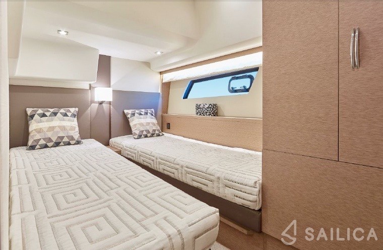 Prestige 500 - Yacht Charter Sailica