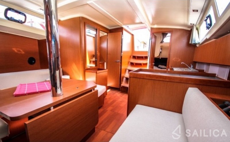 Oceanis 41.1 - Yacht Charter Sailica