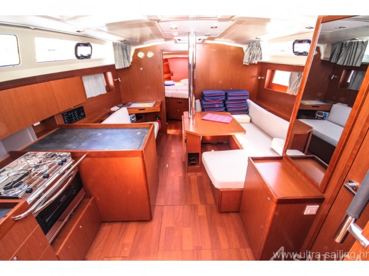 Oceanis 41.1 - Yacht Charter Sailica