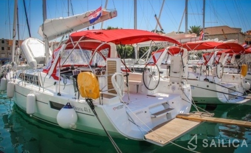 Oceanis 41.1 - Yacht Charter Sailica