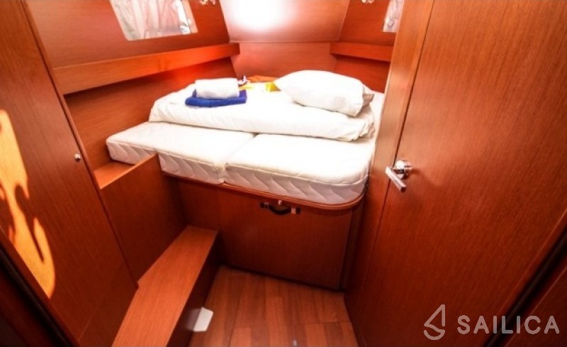 Oceanis 41.1 - Yacht Charter Sailica