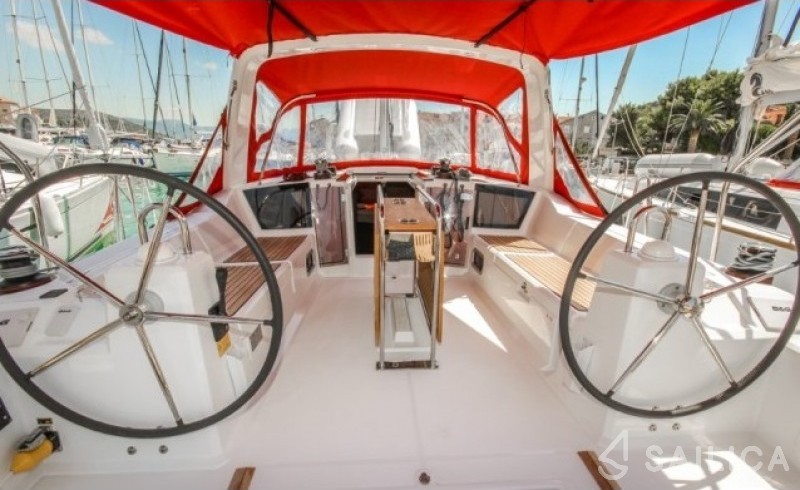 Oceanis 41.1 - Yacht Charter Sailica