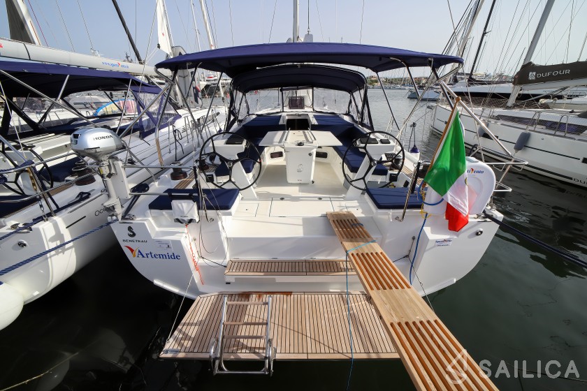 Oceanis 51.1 - Yacht Charter Sailica
