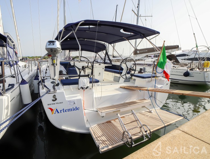 Oceanis 51.1 - Yacht Charter Sailica