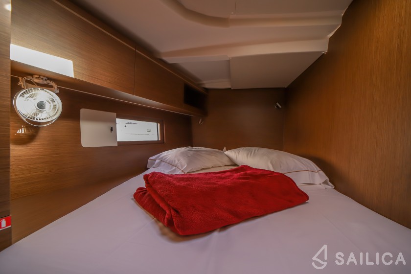 Oceanis 51.1 - Yacht Charter Sailica