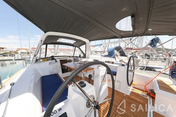 Oceanis 35.1 - Yacht Charter Sailica