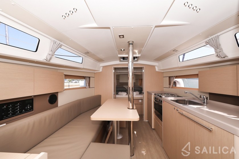 Oceanis 35.1 - Yacht Charter Sailica