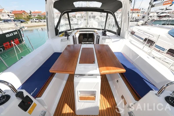 Oceanis 35.1 - Yacht Charter Sailica