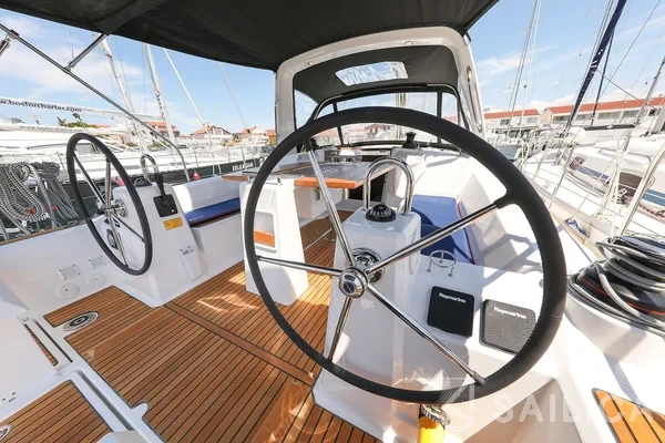 Oceanis 35.1 - Yacht Charter Sailica