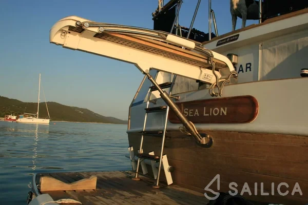 Hampton 42 - Yacht Charter Sailica