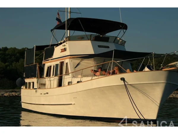 Hampton 42 - Yacht Charter Sailica