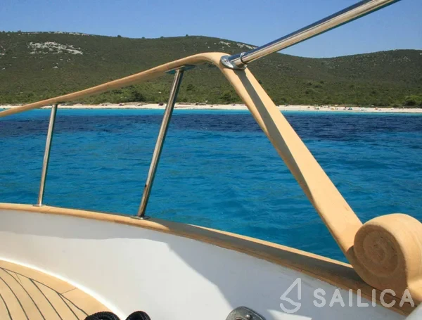 Hampton 42 - Yacht Charter Sailica