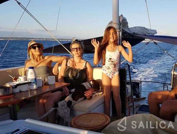 Hampton 42 - Yacht Charter Sailica