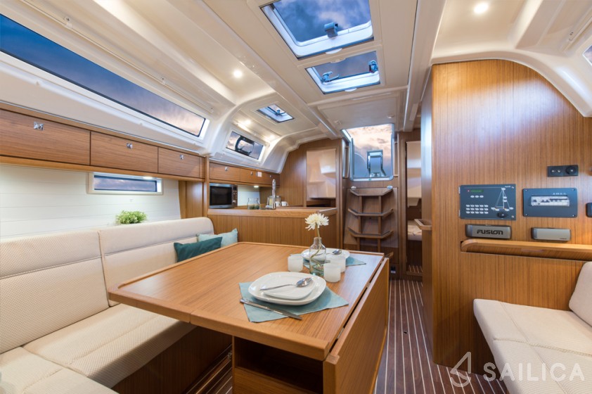 Bavaria 37 Cruiser - Yacht Charter Sailica