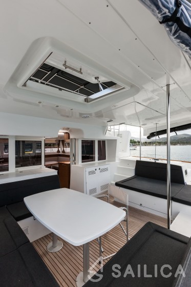 Lagoon 450  Flybridge - Yacht Charter Sailica