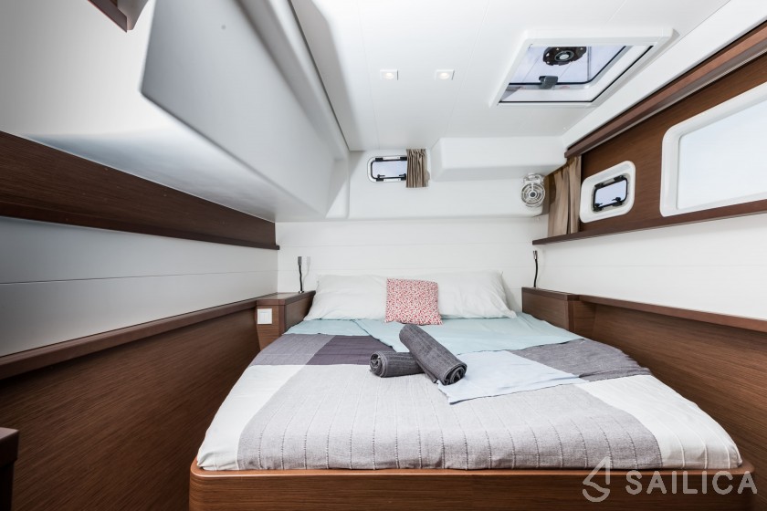 Lagoon 450  Flybridge - Yacht Charter Sailica