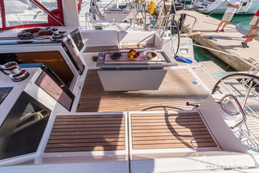 Oceanis 45 - Yacht Charter Sailica