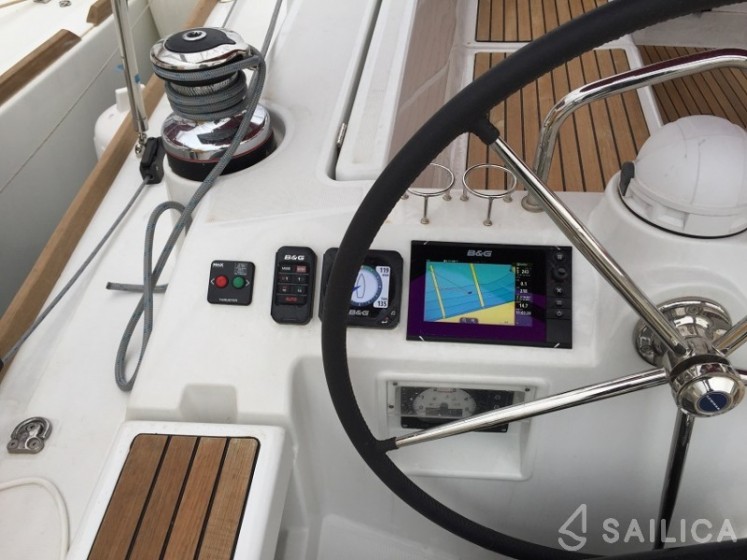 Oceanis 45 - Yacht Charter Sailica