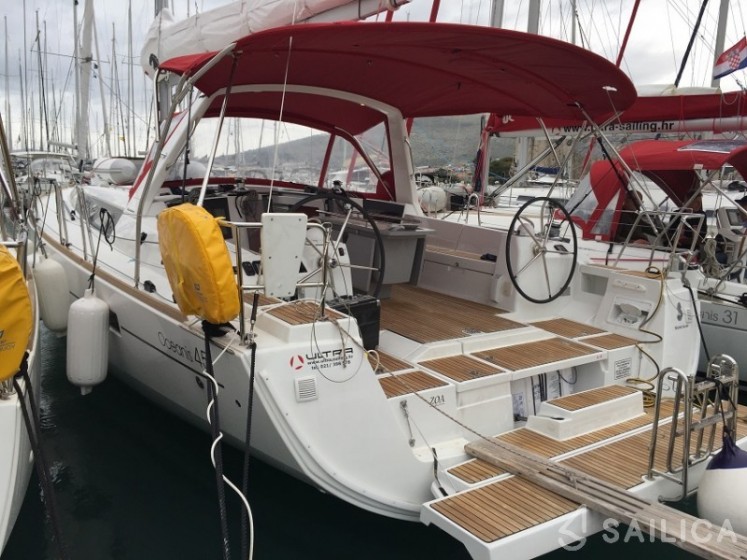 Oceanis 45 - Yacht Charter Sailica