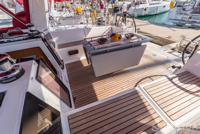 Oceanis 45 - Yacht Charter Sailica
