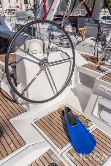 Oceanis 45 - Yacht Charter Sailica
