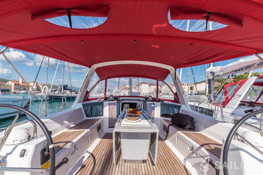 Oceanis 45 - Yacht Charter Sailica