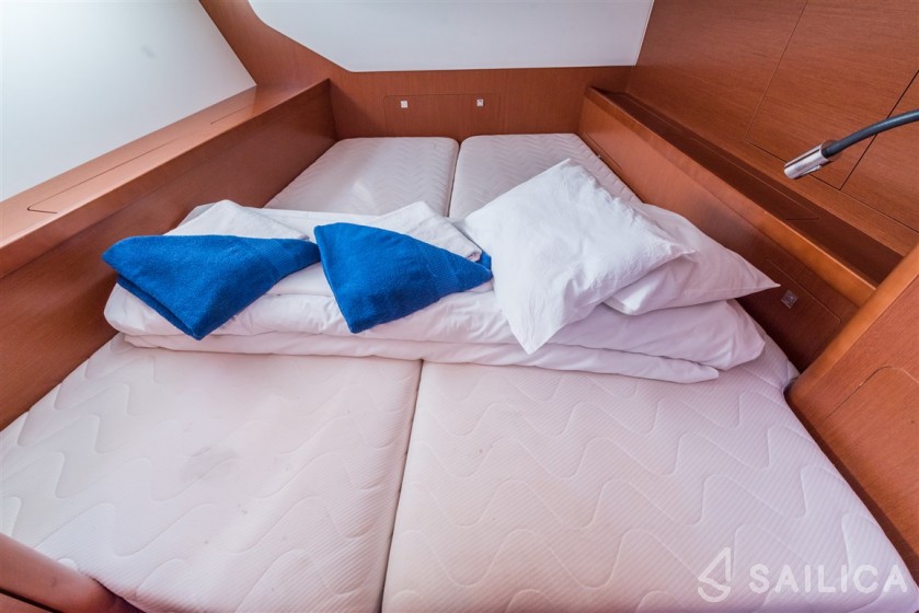 Oceanis 45 - Yacht Charter Sailica