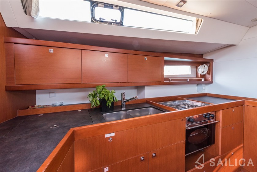 Oceanis 45 - Yacht Charter Sailica