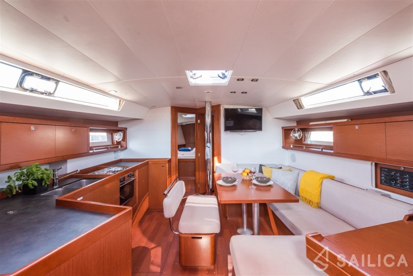Oceanis 45 - Yacht Charter Sailica