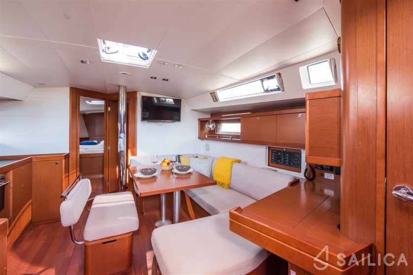Oceanis 45 - Yacht Charter Sailica