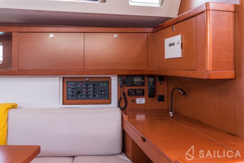 Oceanis 45 - Yacht Charter Sailica