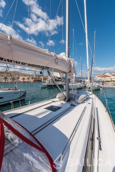 Oceanis 45 - Yacht Charter Sailica
