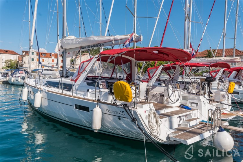 Oceanis 45 - Yacht Charter Sailica