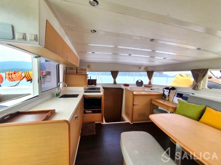 Lagoon 420 - Yacht Charter Sailica