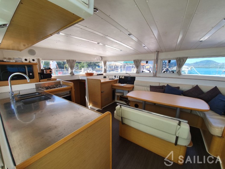 Lagoon 420 - Yacht Charter Sailica