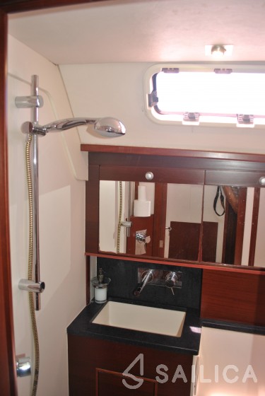 Lagoon 420 - Yacht Charter Sailica