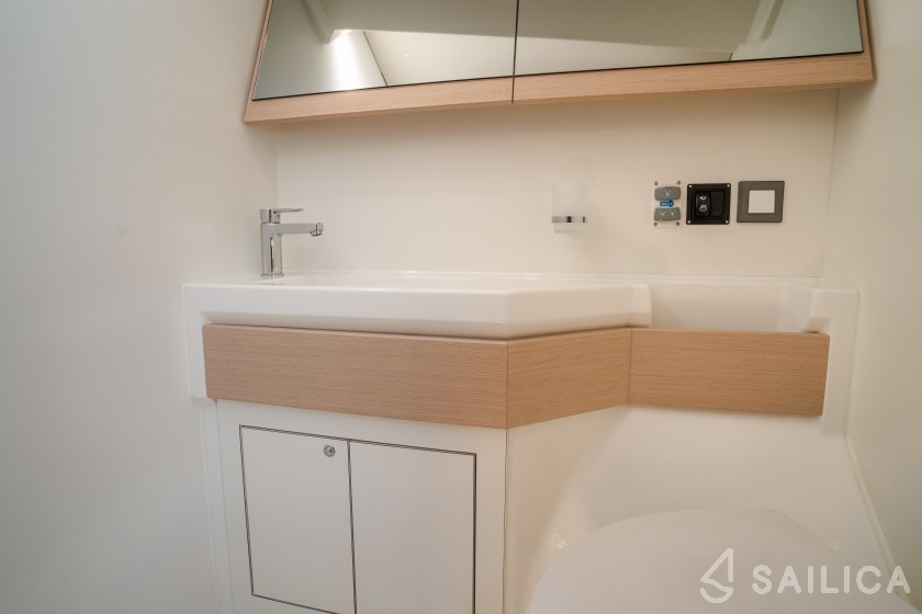 Oceanis 46.1 - Yacht Charter Sailica