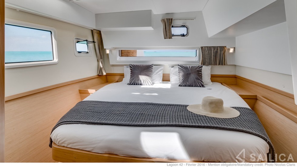 Lagoon 42 - Yacht Charter Sailica