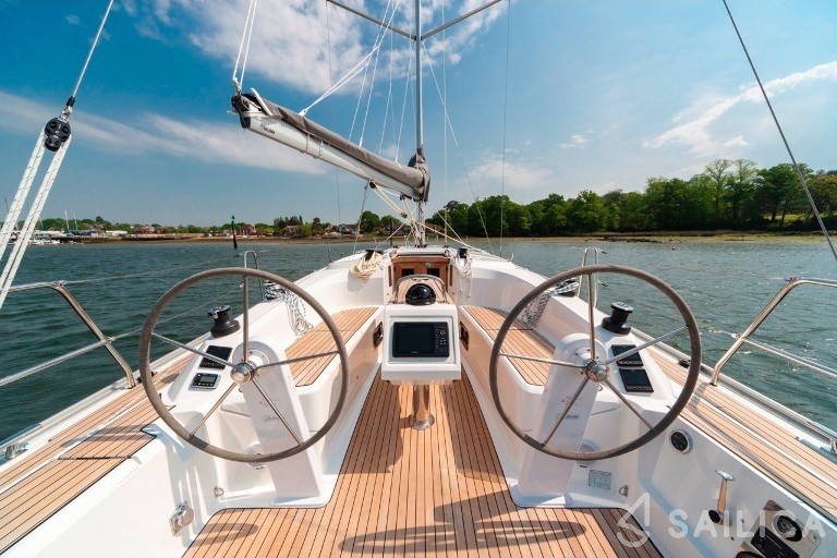 Bavaria 34 Cruiser - Yacht Charter Sailica
