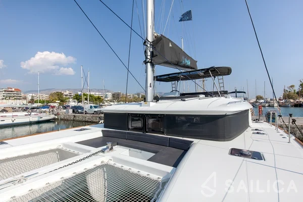 Lagoon 450  Flybridge - Yacht Charter Sailica