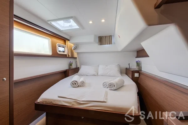 Lagoon 450  Flybridge - Yacht Charter Sailica