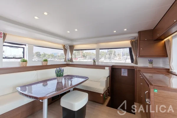 Lagoon 450  Flybridge - Yacht Charter Sailica